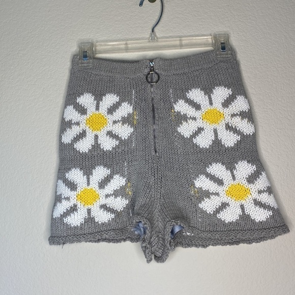 Storia knit Daisy shorts with lining size small zip front - Picture 1 of 6